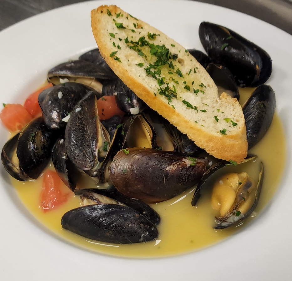 Mussels Cielo White Wine, Garlic Butter, Tomatoes, Crispy Baguette | Cielo